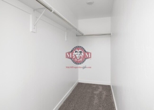 Building Photo - Great Newer 3 Bd 2.5 Bath Townhome