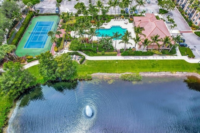 Building Photo - 353 S US Hwy 1