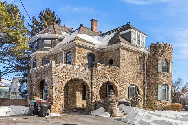 Building Photo - 16 Bedford Rd