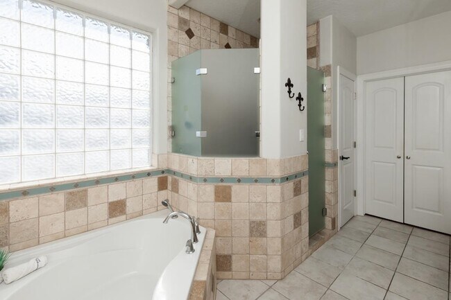 Building Photo - 665 Winchester Dr
