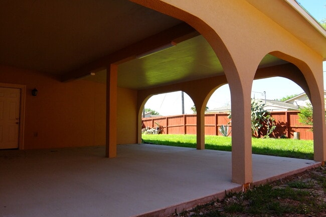Building Photo - 10526 Sundown Dr