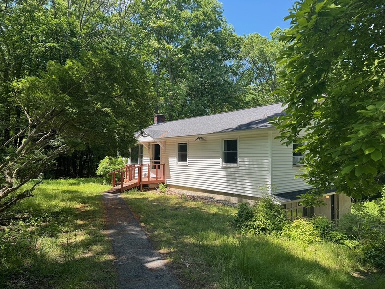 Building Photo - 27 Hunting Lodge Rd