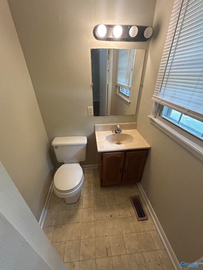 Building Photo - 4742 Bluehaven Dr NW