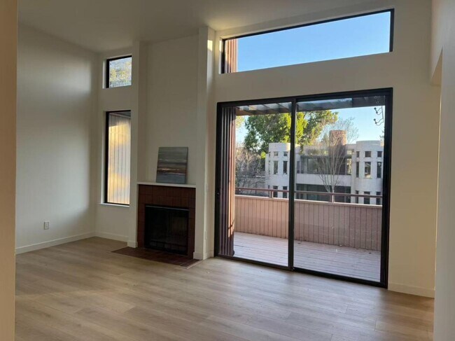 Building Photo - 928 Wright Ave