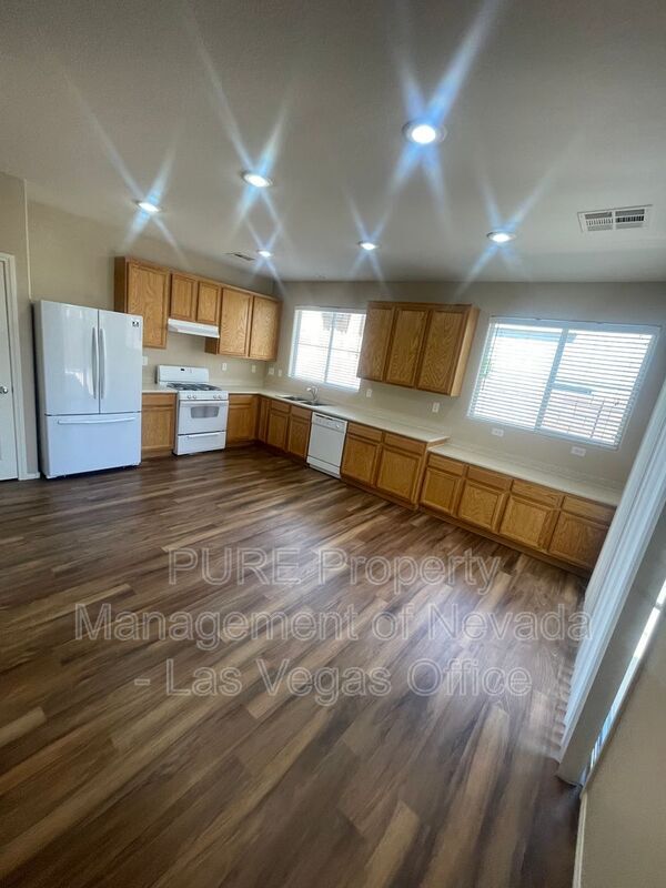 Building Photo - 9360 Fort Bayard Ave