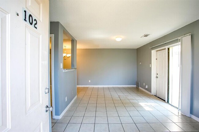 Building Photo - 2215 Mission Hill Dr
