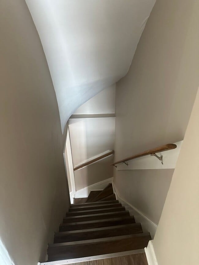 Building Photo - Single Family House located on North Locus...