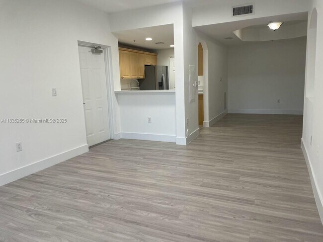Building Photo - 6700 NW 114th Ave