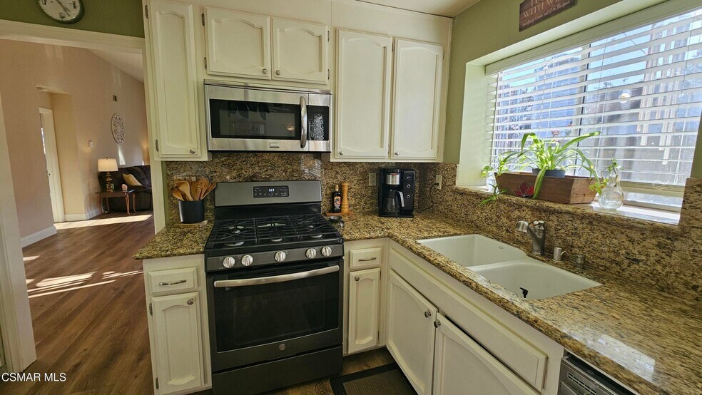 Building Photo - 14640 Marymount St