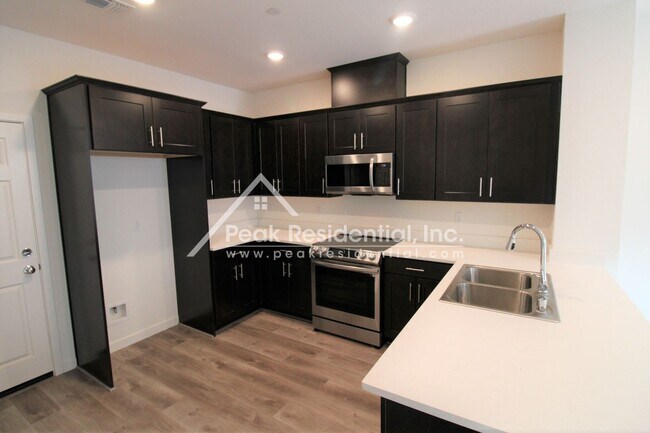 Building Photo - 3 br, 2.5 bath House - 3007 Magical Walk