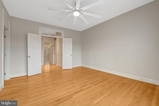 Building Photo - 229 Locust St SE