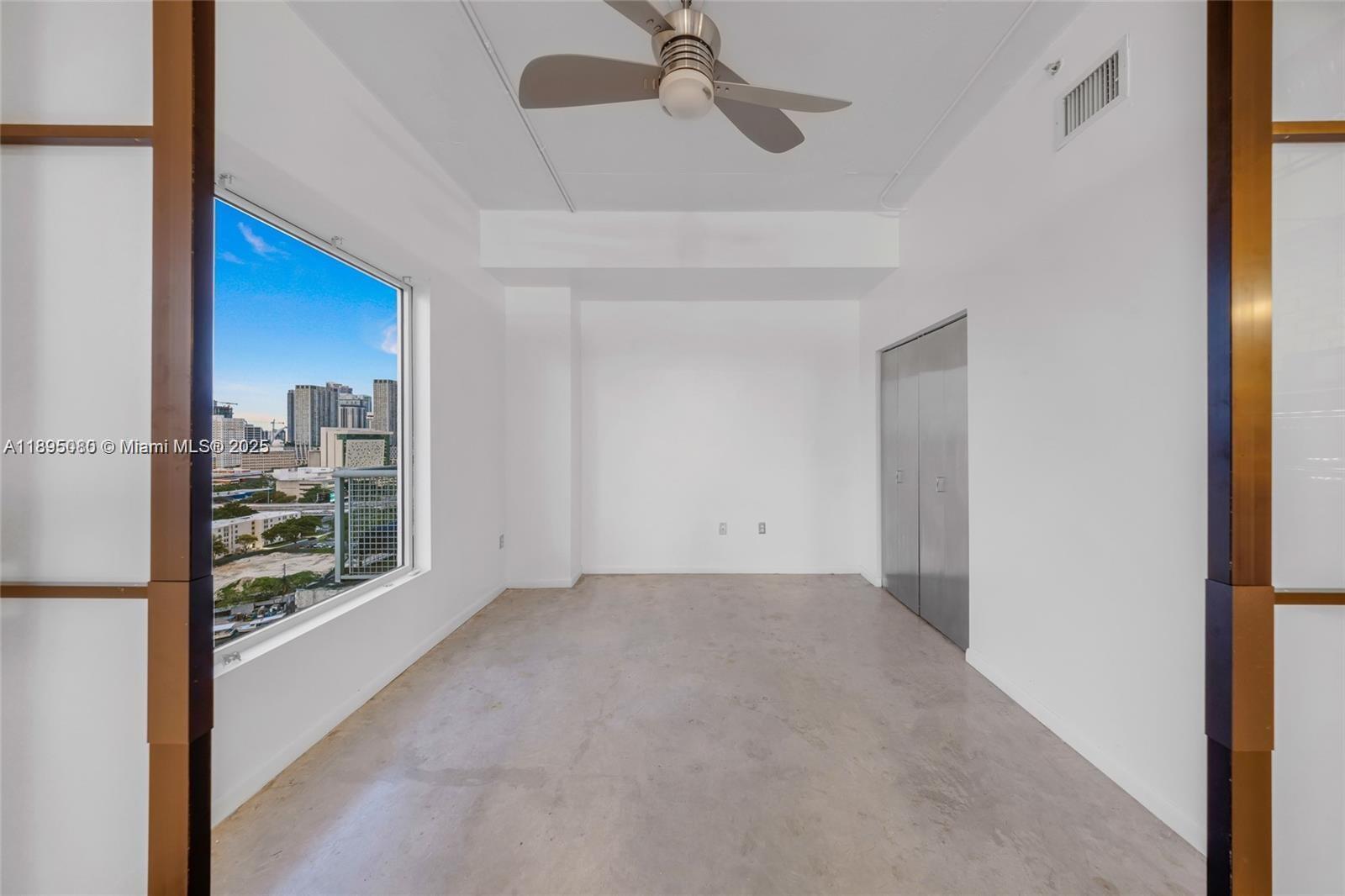 Building Photo - 10 SW South River Dr