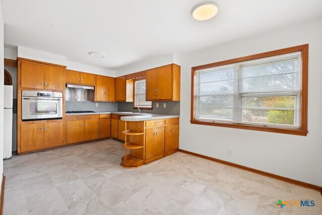 Building Photo - 1511 Ranch Rd 12