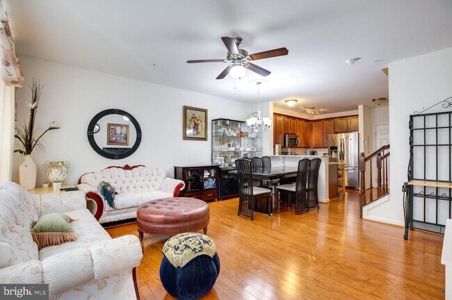 Building Photo - 3009 Chesapeake Dr