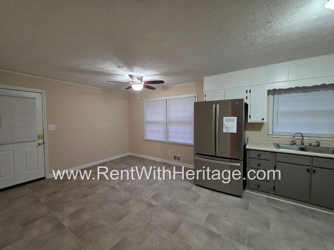 Building Photo - GREAT NEWS! 3 BEDROOM/ 2 BATH HOME WITH PARTIAL FINISHED BASEMENT