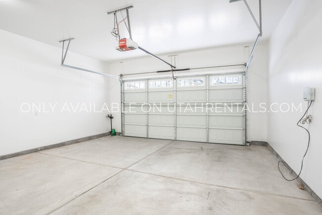 Building Photo - 472 S 230 W