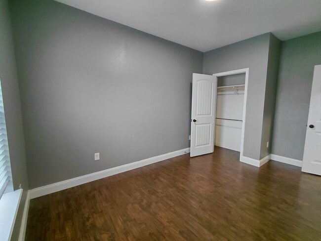 Building Photo - Beautiful home close to post