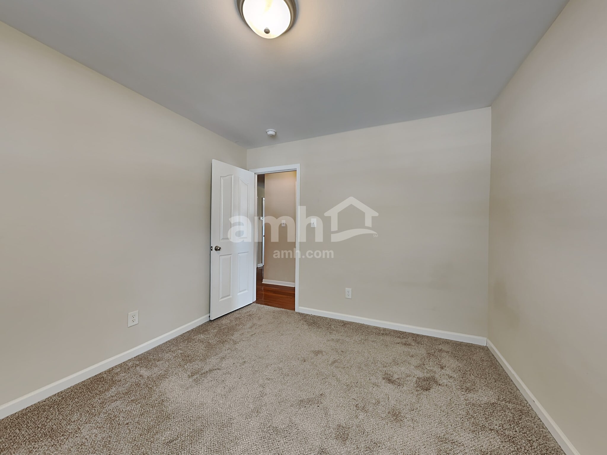 Building Photo - 714 W Parris Ave