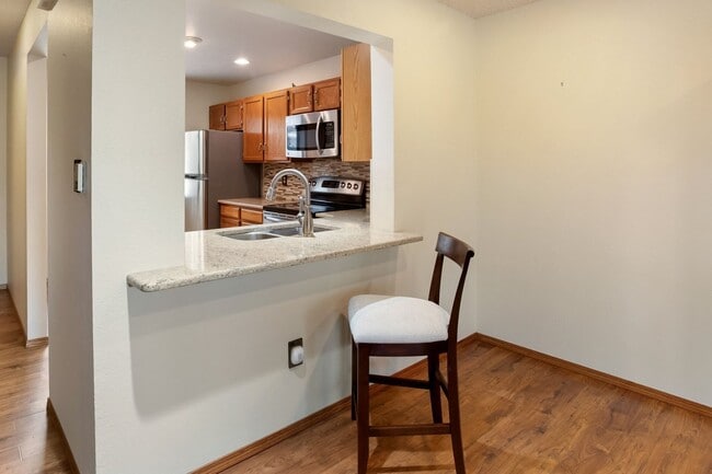 Building Photo - Beautiful Unit on Greenway for rent!