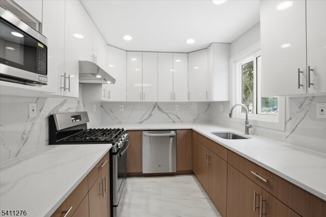 Building Photo - 81 Glen Ave