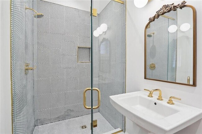 Building Photo - 810 Bourbon St