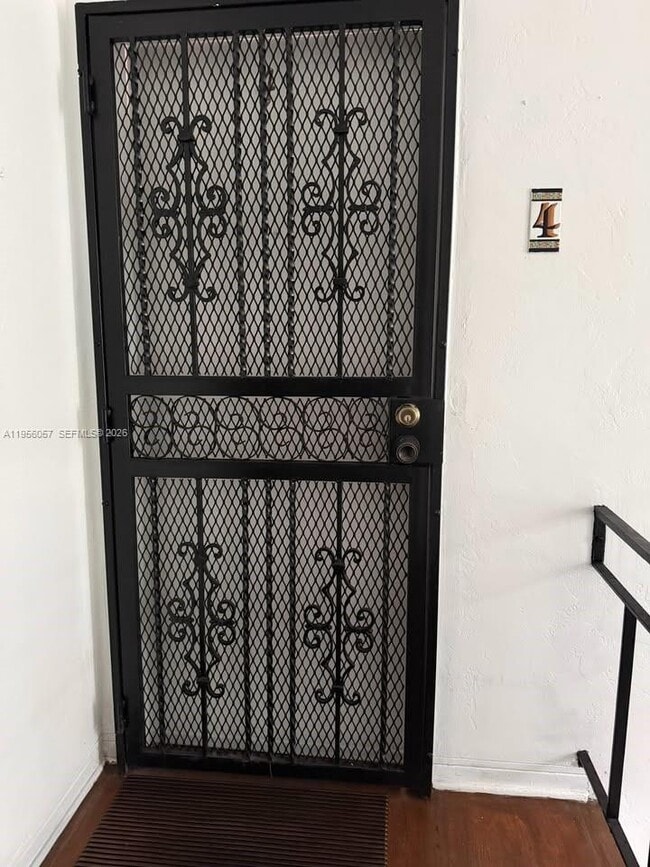 Building Photo - 825 Jefferson Ave