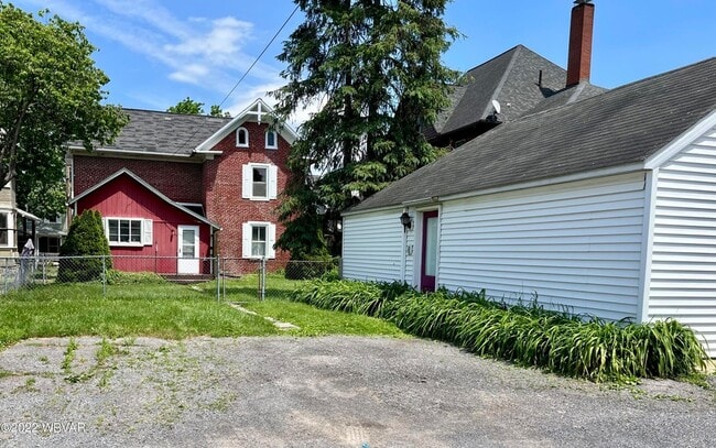 Building Photo - 336 Hastings St