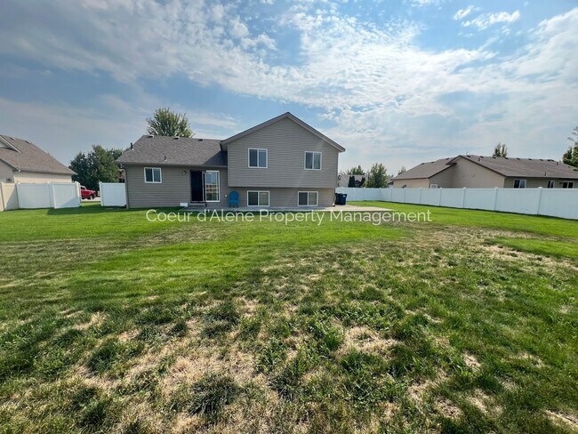 Building Photo - Well Maintained 4 bed house in The Landings
