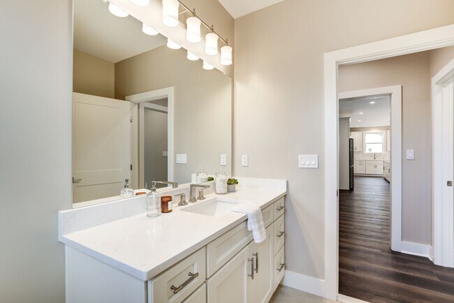 Building Photo - 2211 Farougi Ct