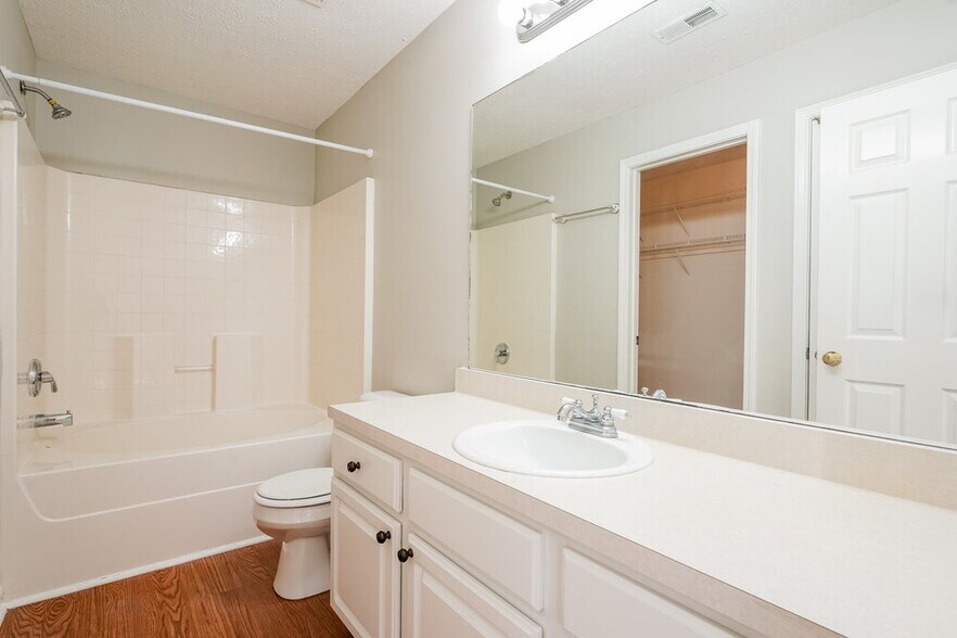 Building Photo - 2136 Blake Dr