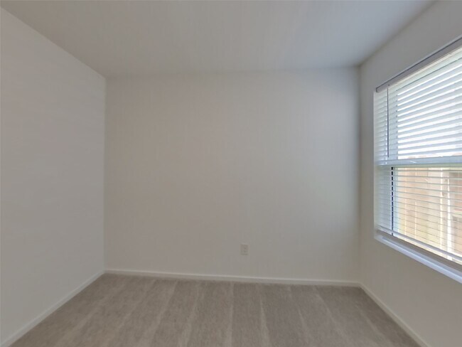Building Photo - 3017 Fantasy Ter Dr