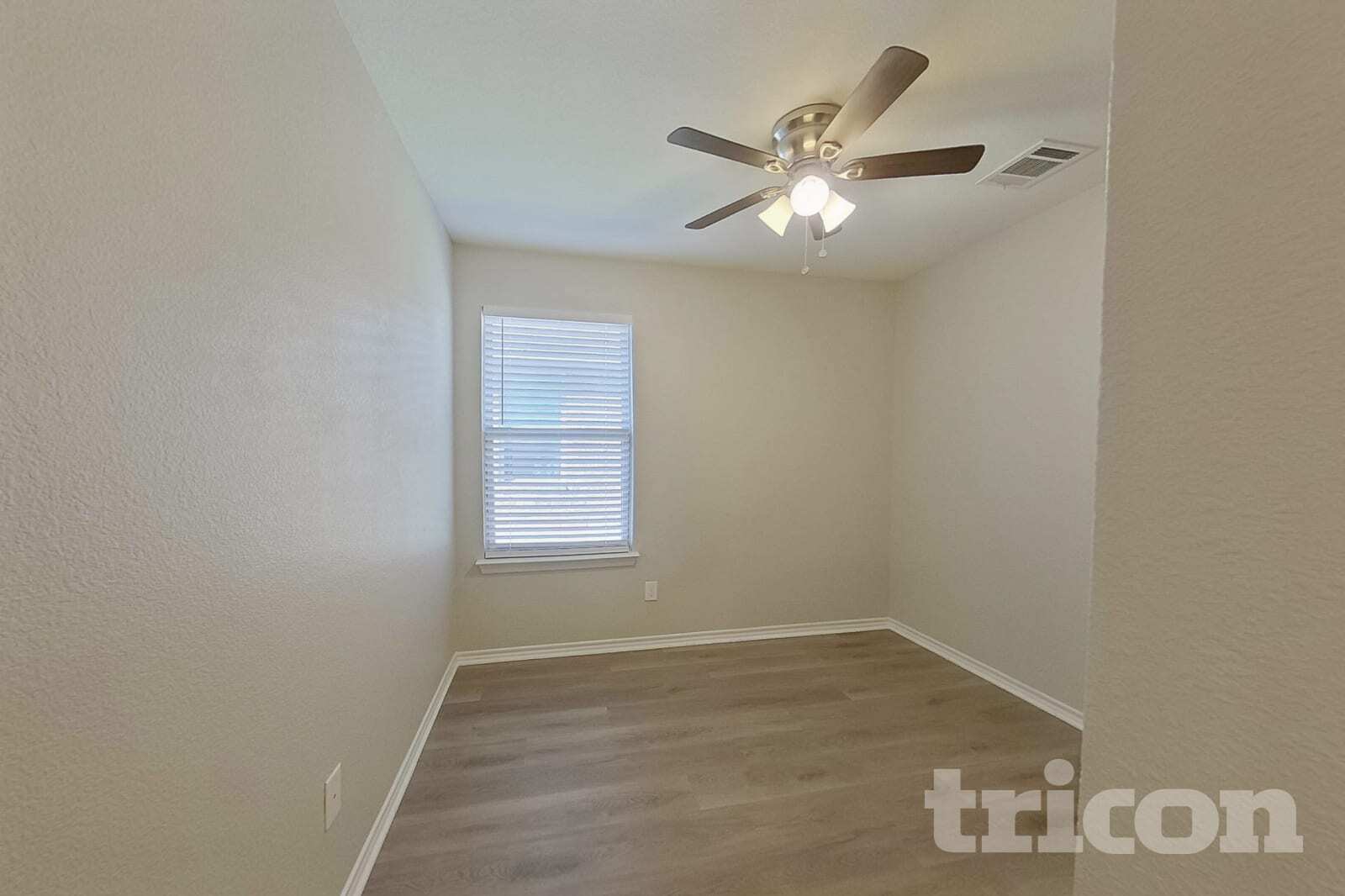 Building Photo - 881 Darst Dr