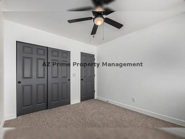 Building Photo - 4233 E Raven Rd