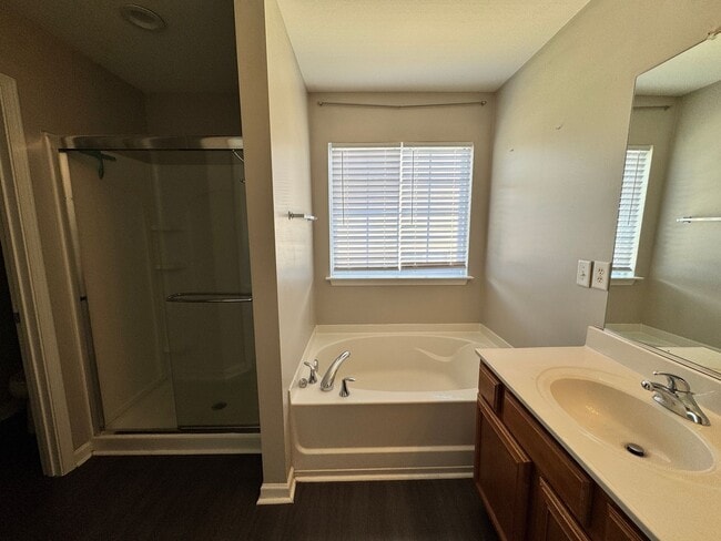 Building Photo - 803 Peachtree Meadows Cir