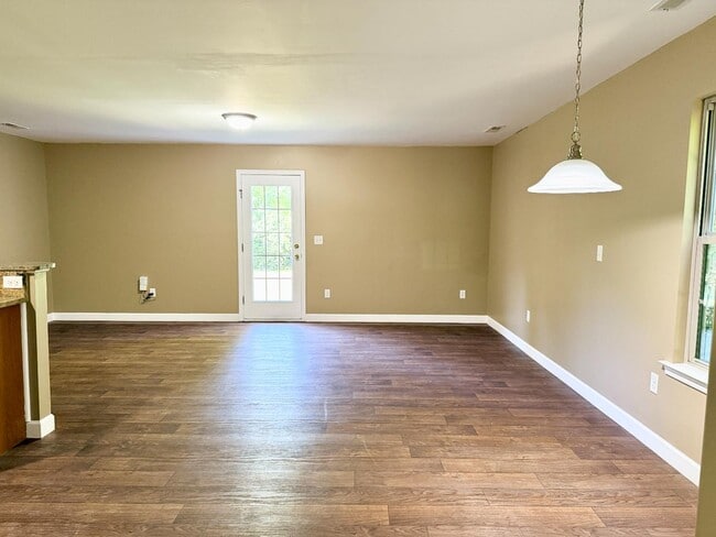 Building Photo - 318 Zach Dr