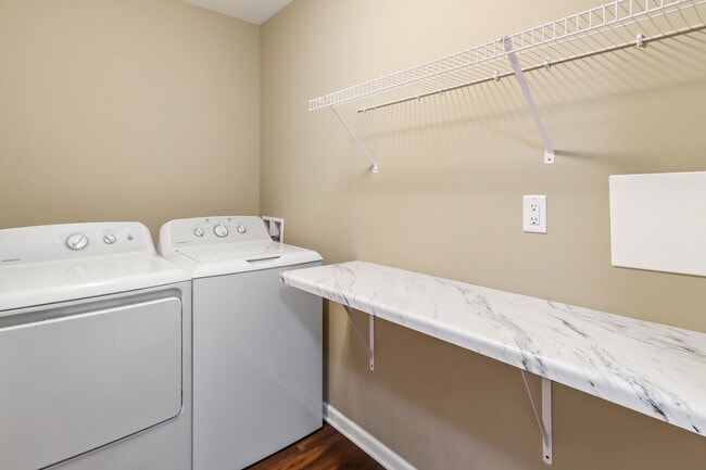 Building Photo - 775 Southwind Dr