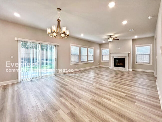 Building Photo - 662 Stately Dr