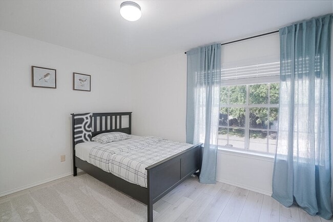 Building Photo - 14817 Single Trce