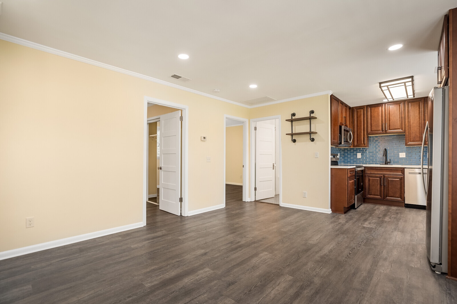 Building Photo - 2112 Sanborn Dr