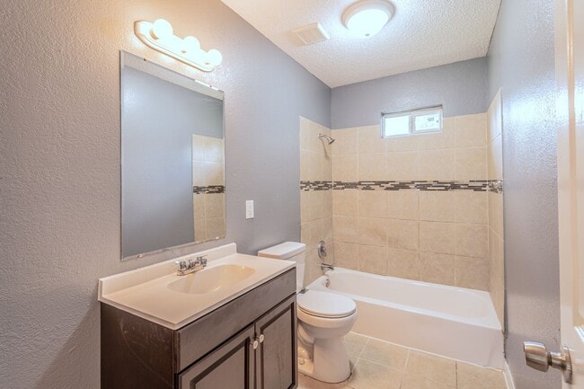 Building Photo - 5407 Thrush Dr