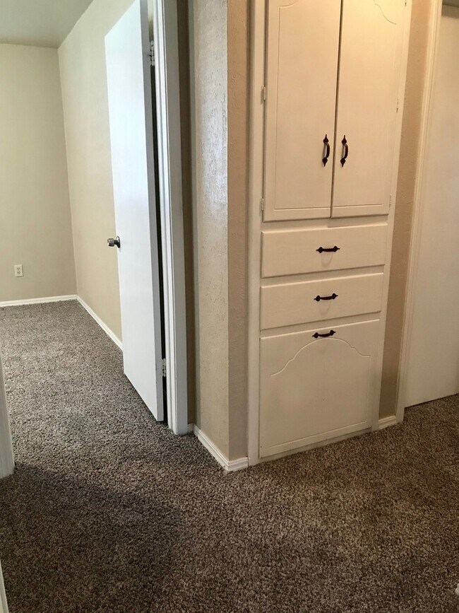 Building Photo - Beautifully Updated Vintage Home!