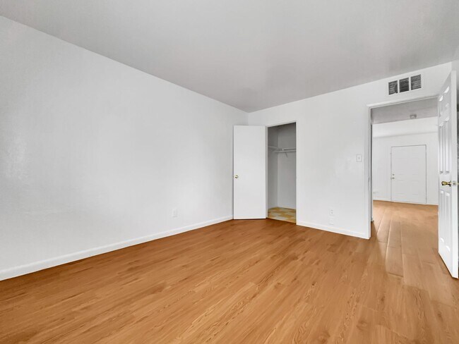 Building Photo - Central Phoenix 2/1 Ground Floor Super Clean.