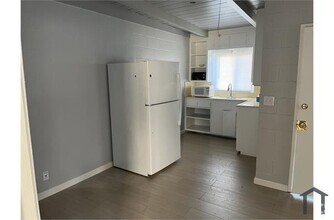 Building Photo - 1 Bdrm/ 1Bath Fully Renovated Apt for Rent...