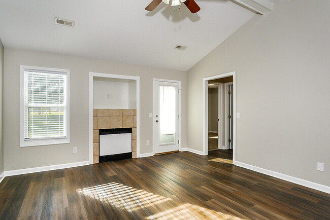 Building Photo - 3 Bedroom Huntsville Home