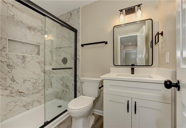 Building Photo - 637 Wedgewood Dr