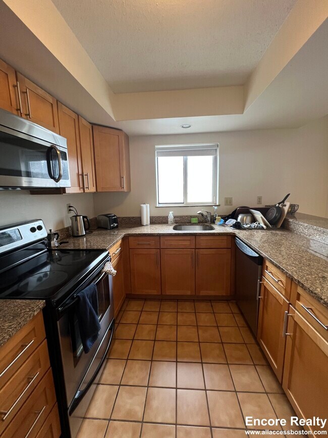 Building Photo - 345 Franklin St