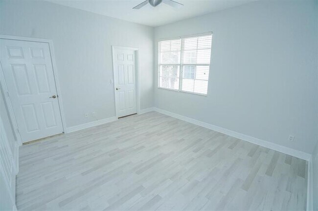 Building Photo - 981 NW 18th Ave