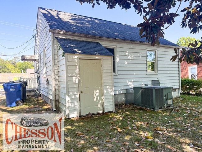 Building Photo - 221 Spruce St W