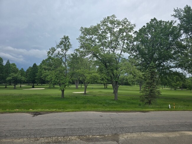 Building Photo - Beautiful 2 Bedroom Townhome - Only Steps ...