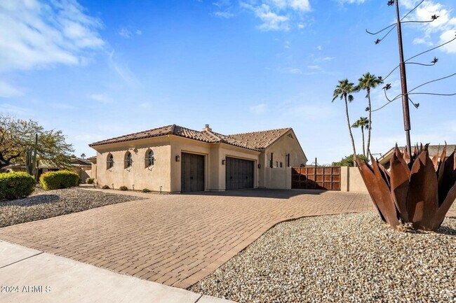 Building Photo - 14402 N Medinan Dr